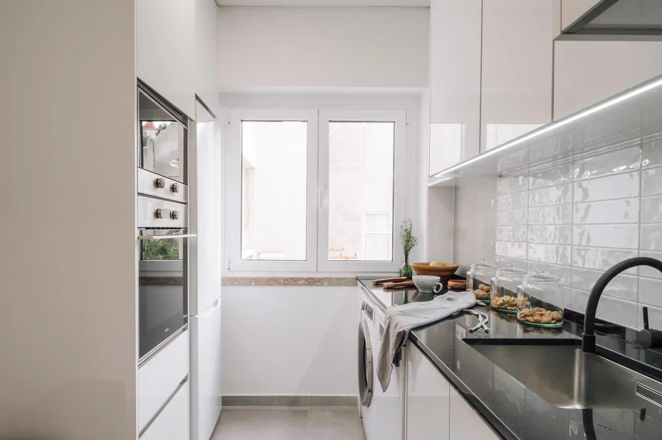 Tagus - 2 Bedrooms In Estrela Lisboa Portugal